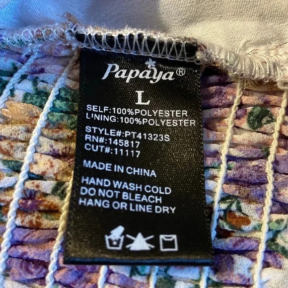 Papaya floral top size large floral pattern and deep V Neck - Picture 8 of 8